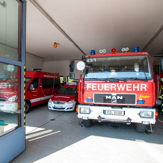 Fahrzeughalle01.jpg